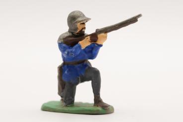 Landsknecht musketeer kneeling with French helmet